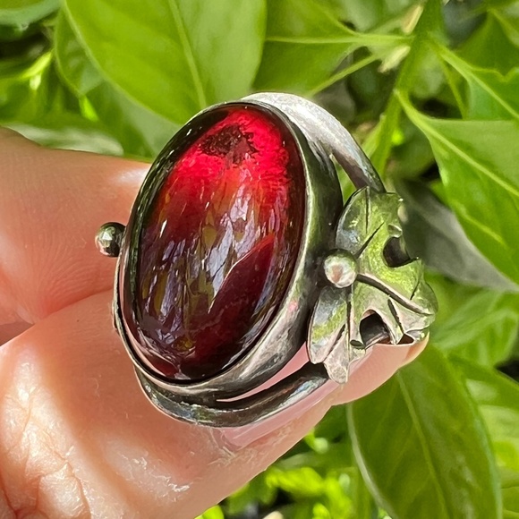 VINTAGE ARTS CRAFTS CABOCHON RED PASTE GLASS STERLING SILVER RING ORNATE SETTING